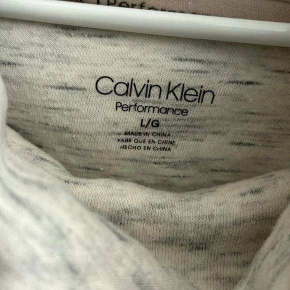 Calvin Klein large performance sweater - Picture 2 of 3